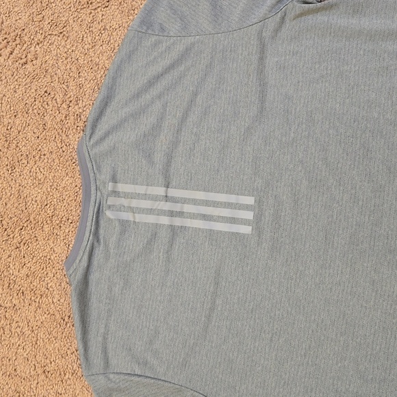 Adidas men's t-shirt.  Size XL - Picture 8 of 9
